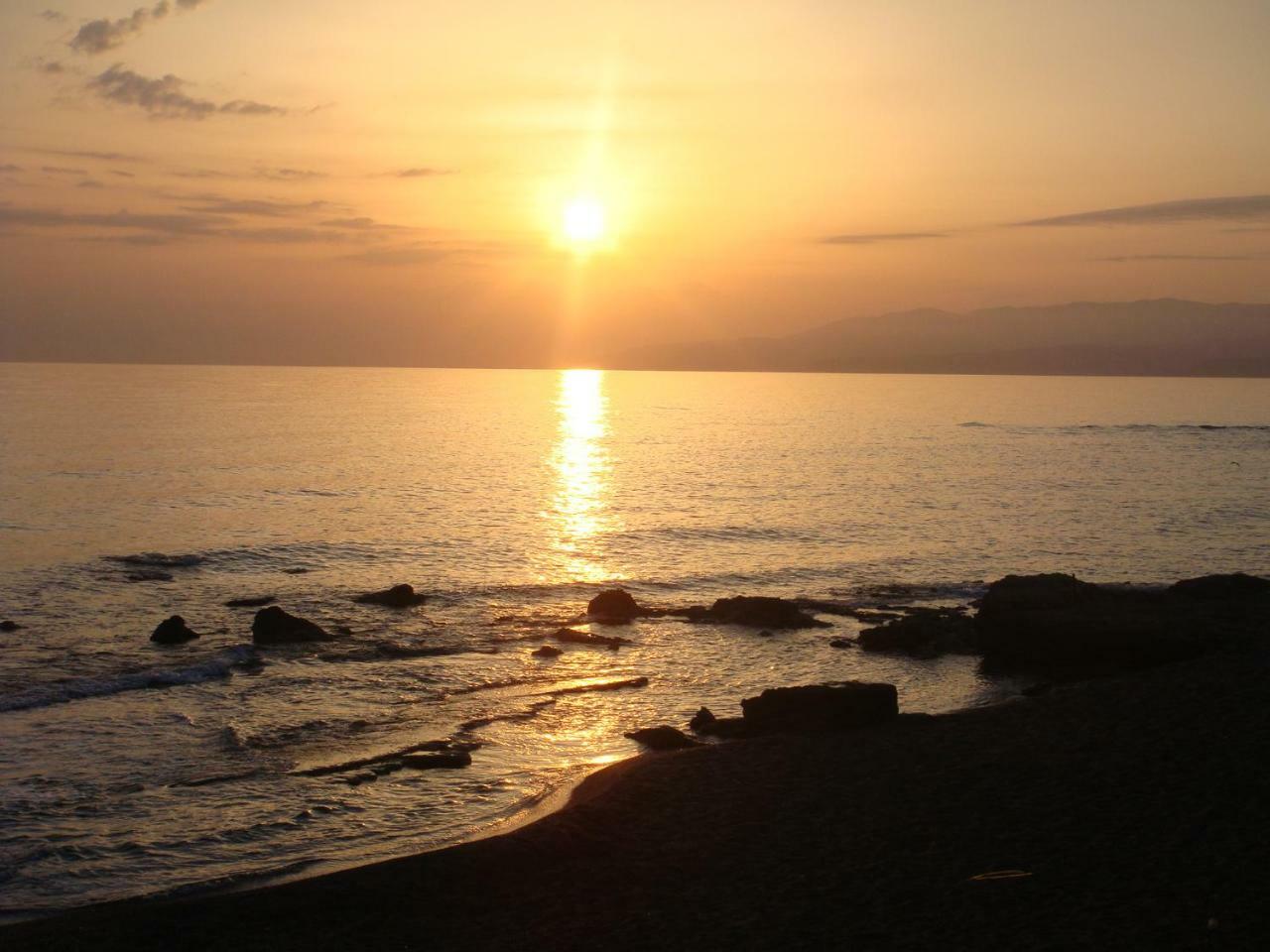 Amazing Beachfront Apartment In Hersonissos 외부 사진